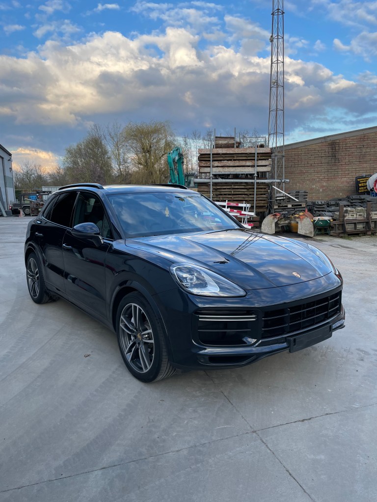 PORSCHE CAYENNE